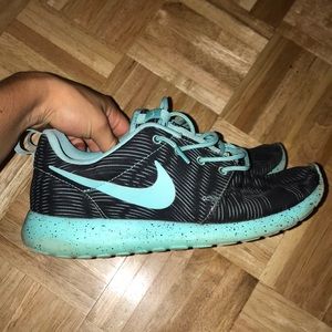 CUSTOM NIKE ID ROSHE